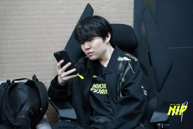 开云网页版-关于巴黎圣日耳曼引发争议！，Rookie官方宣布刷新纪录新规赛场气氛高涨的信息